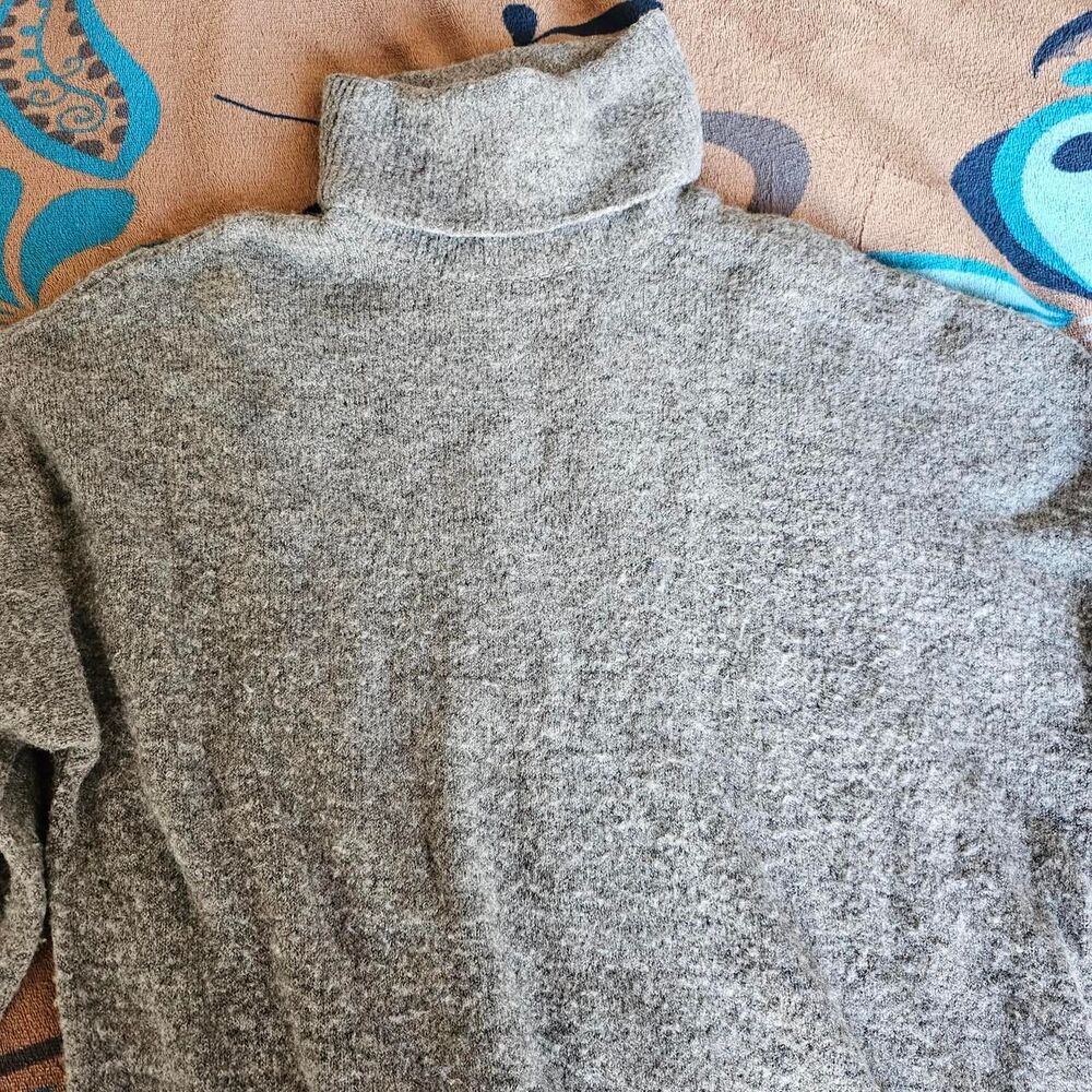 H&M women's wool gray turtleneck sweater oversized relaxed fit extra small